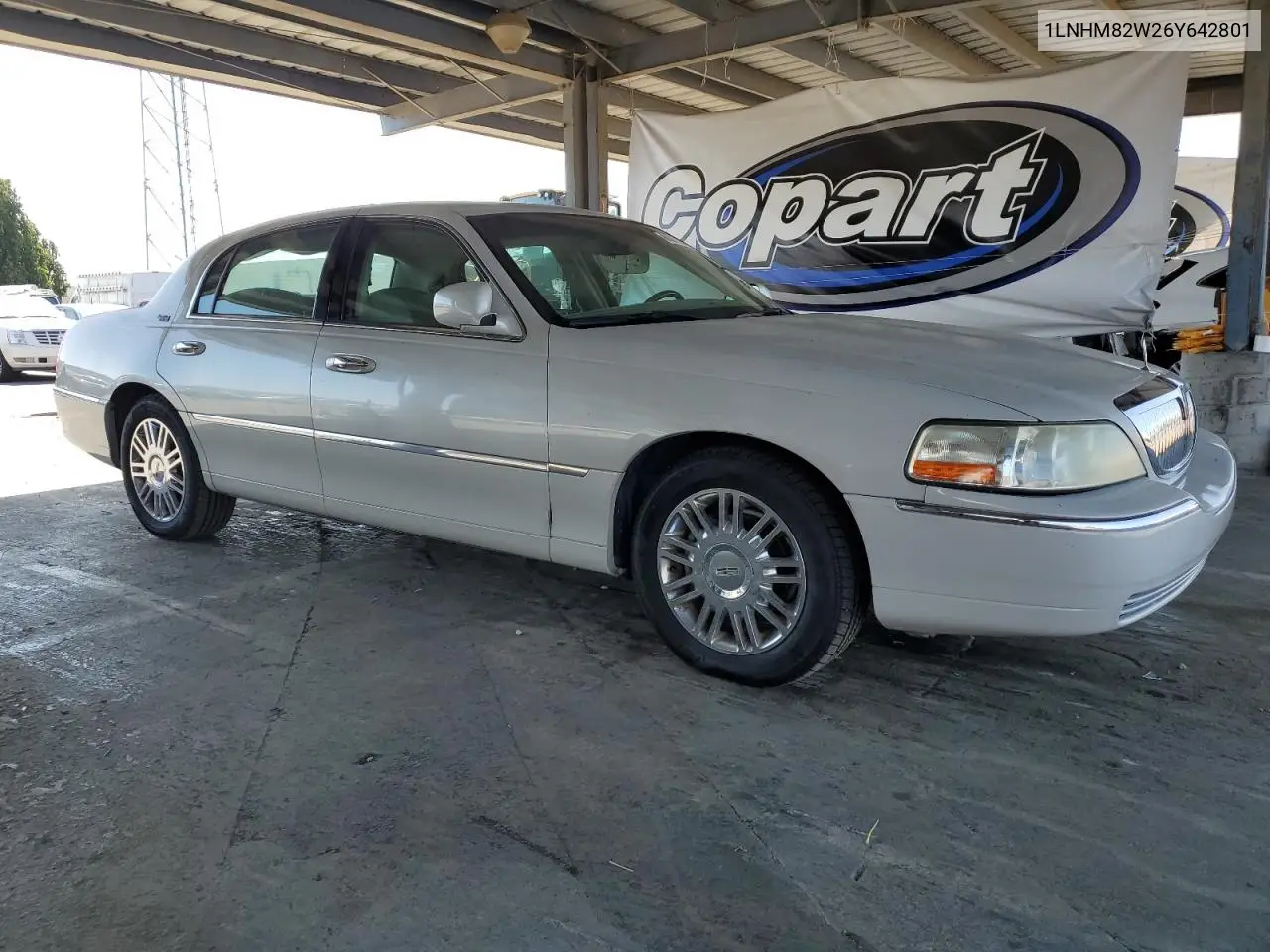 2006 Lincoln Town Car Signature Limited VIN: 1LNHM82W26Y642801 Lot: 63271385