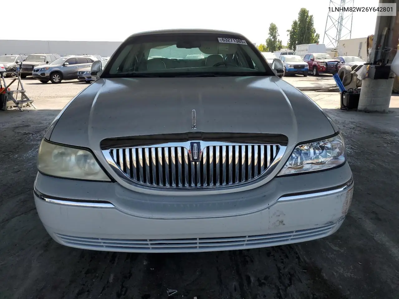 2006 Lincoln Town Car Signature Limited VIN: 1LNHM82W26Y642801 Lot: 63271385