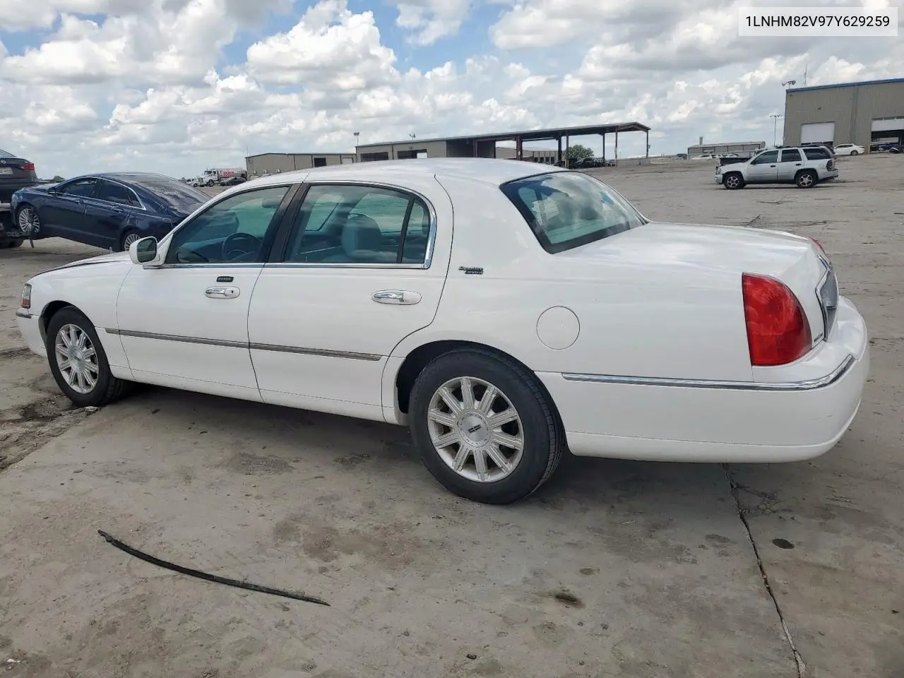 2007 Lincoln Town Car Signature Limited VIN: 1LNHM82V97Y629259 Lot: 62671595