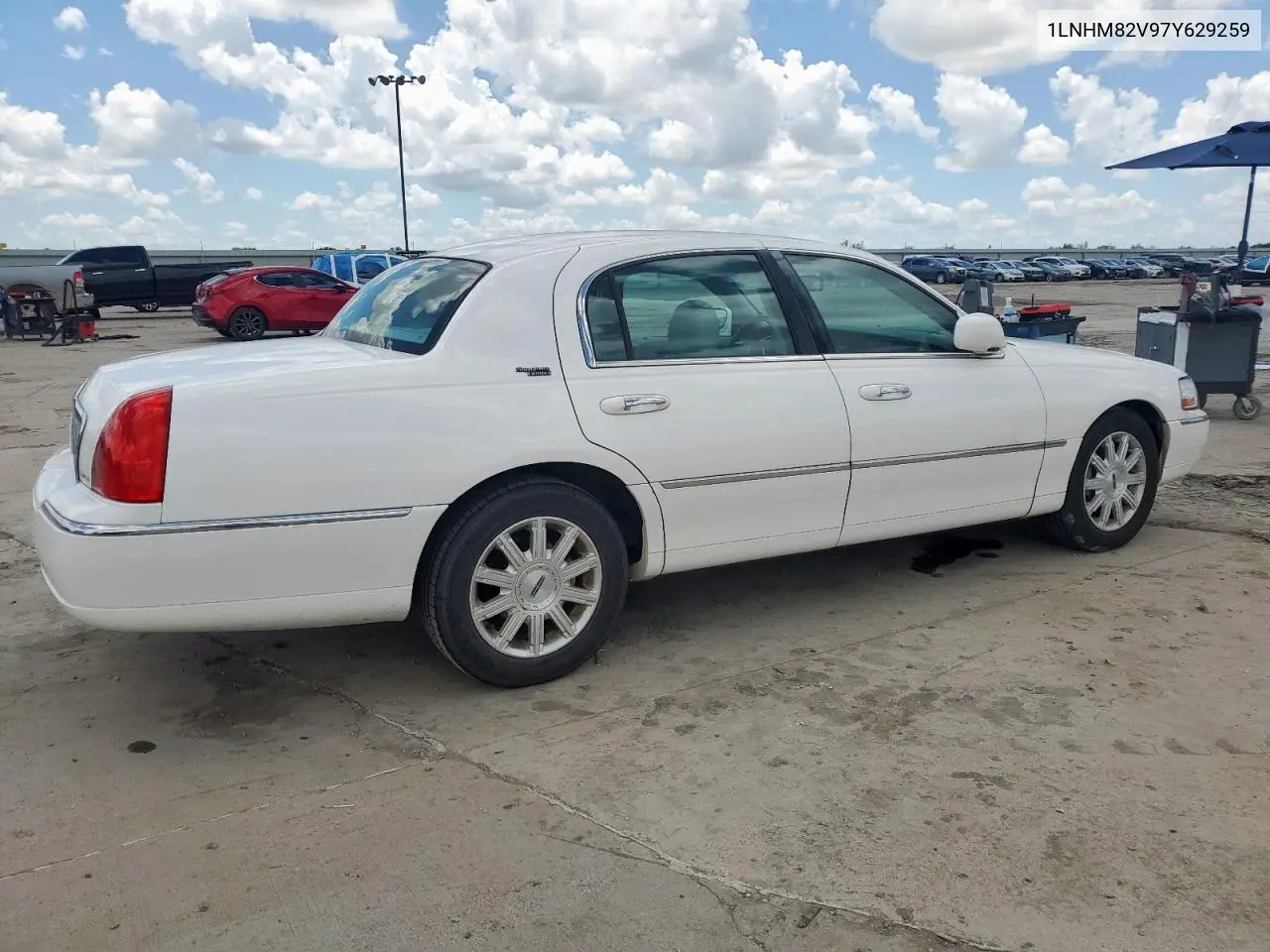 2007 Lincoln Town Car Signature Limited VIN: 1LNHM82V97Y629259 Lot: 62671595