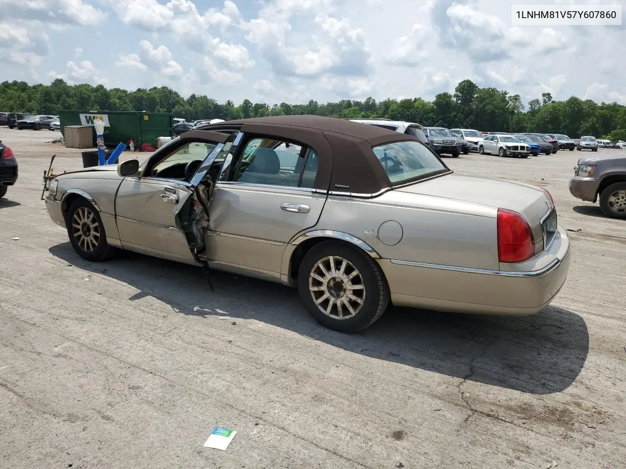 2007 Lincoln Town Car Signature VIN: 1LNHM81V57Y607860 Lot: 62859185