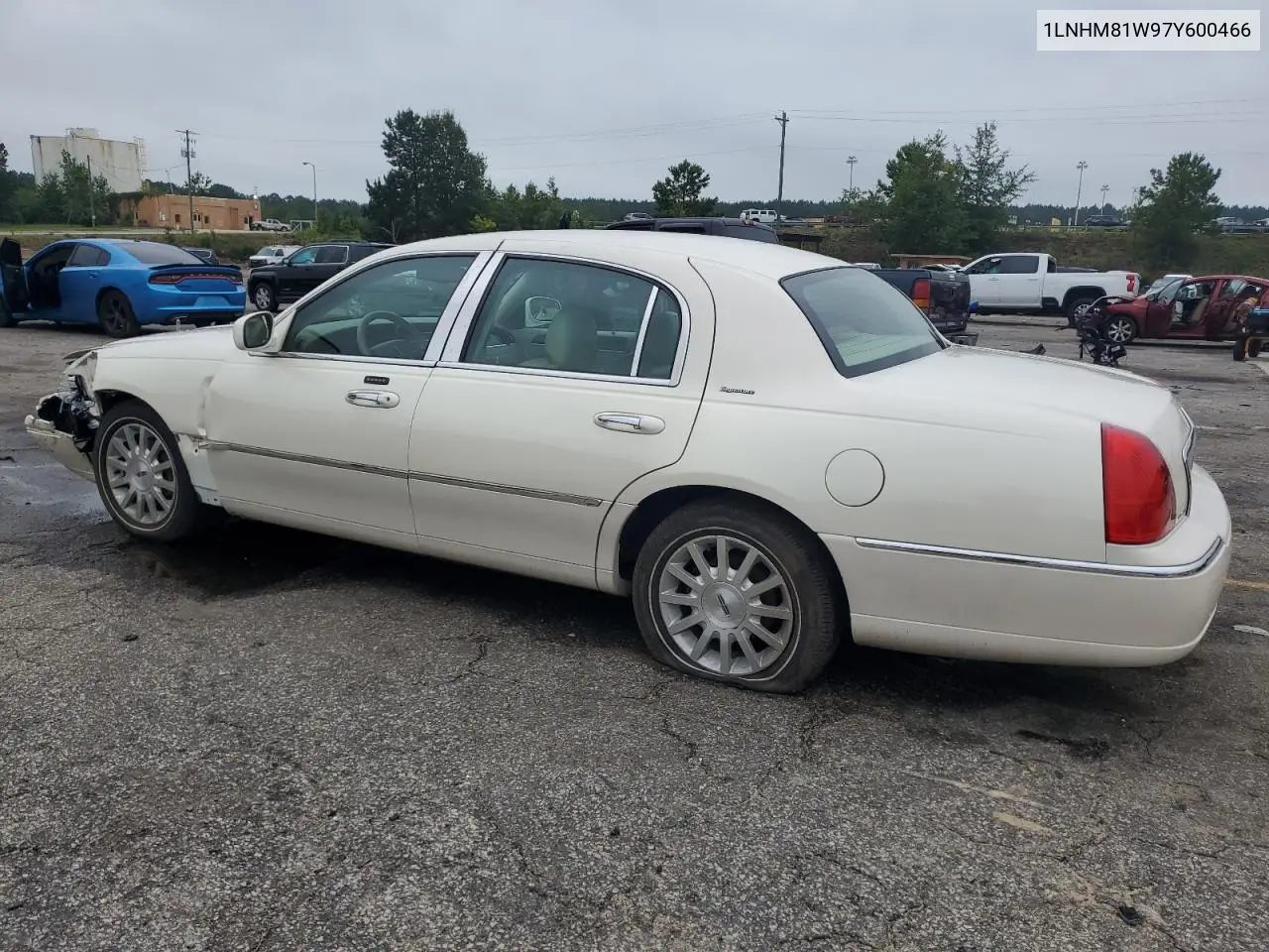 2007 Lincoln Town Car Signature VIN: 1LNHM81W97Y600466 Lot: 64204675