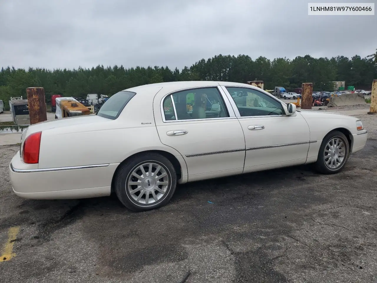 2007 Lincoln Town Car Signature VIN: 1LNHM81W97Y600466 Lot: 64204675