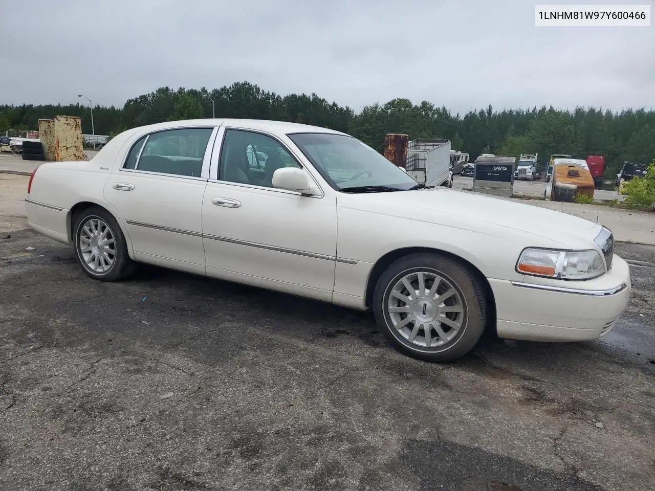 2007 Lincoln Town Car Signature VIN: 1LNHM81W97Y600466 Lot: 64204675
