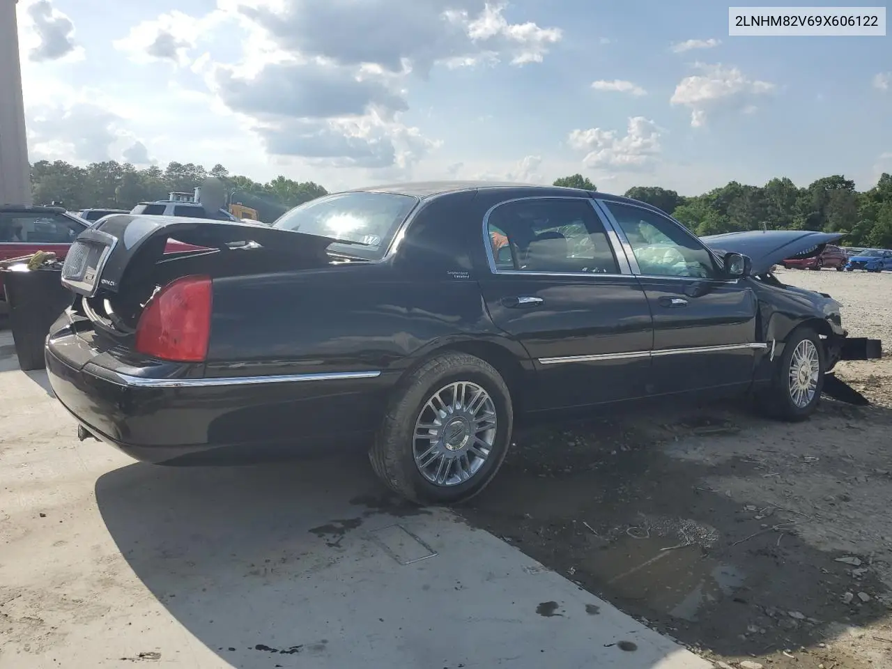 2009 Lincoln Town Car Signature Limited VIN: 2LNHM82V69X606122 Lot: 55114245
