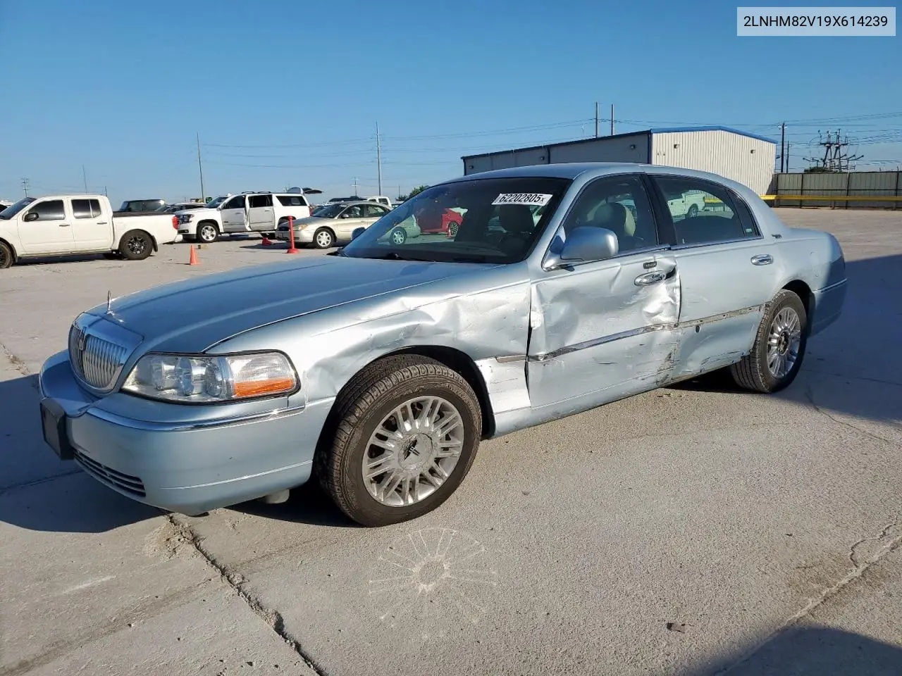 2009 Lincoln Town Car Signature Limited VIN: 2LNHM82V19X614239 Lot: 62202805
