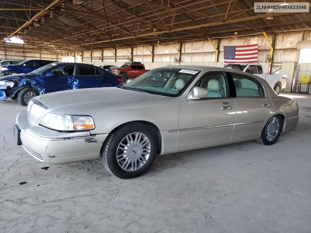 2009 Lincoln Town Car Signature Limited VIN: 2LNHM82V49X623548 Lot: 62325635