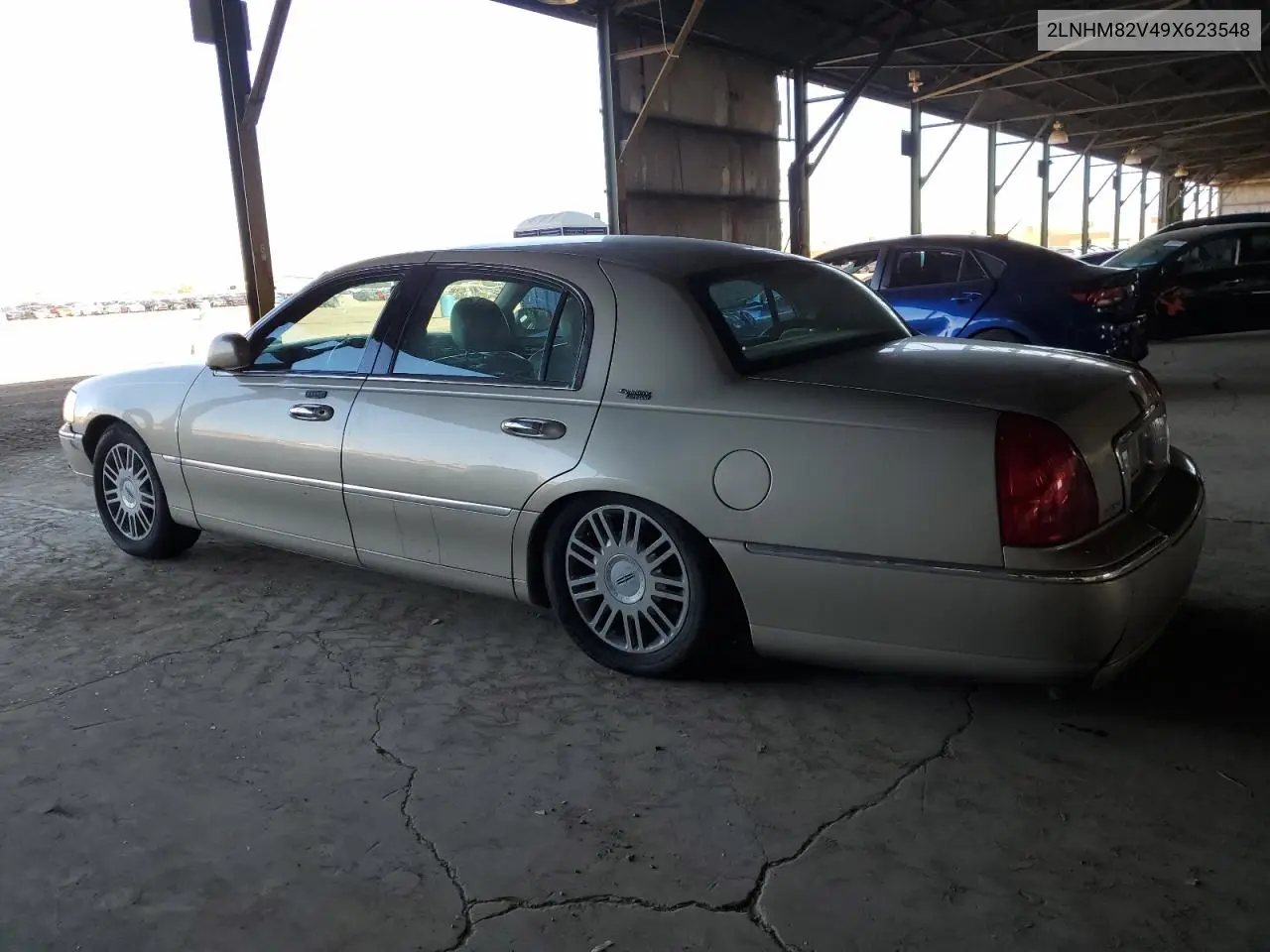 2009 Lincoln Town Car Signature Limited VIN: 2LNHM82V49X623548 Lot: 62325635