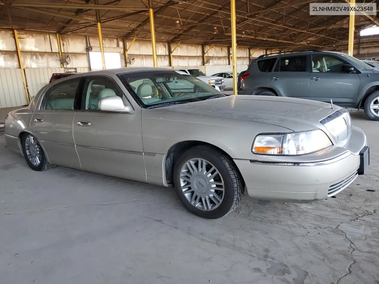 2009 Lincoln Town Car Signature Limited VIN: 2LNHM82V49X623548 Lot: 62325635