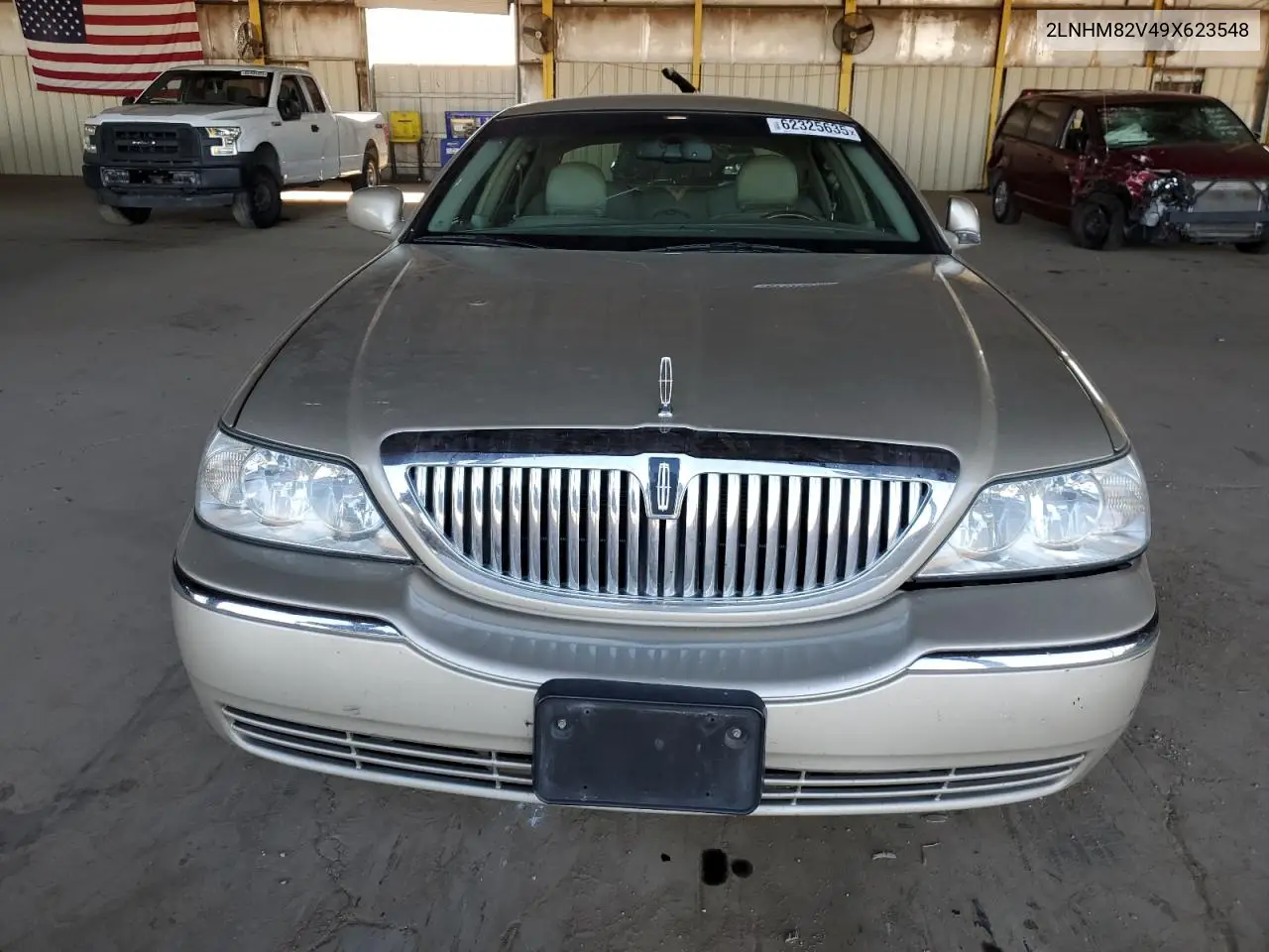 2009 Lincoln Town Car Signature Limited VIN: 2LNHM82V49X623548 Lot: 62325635