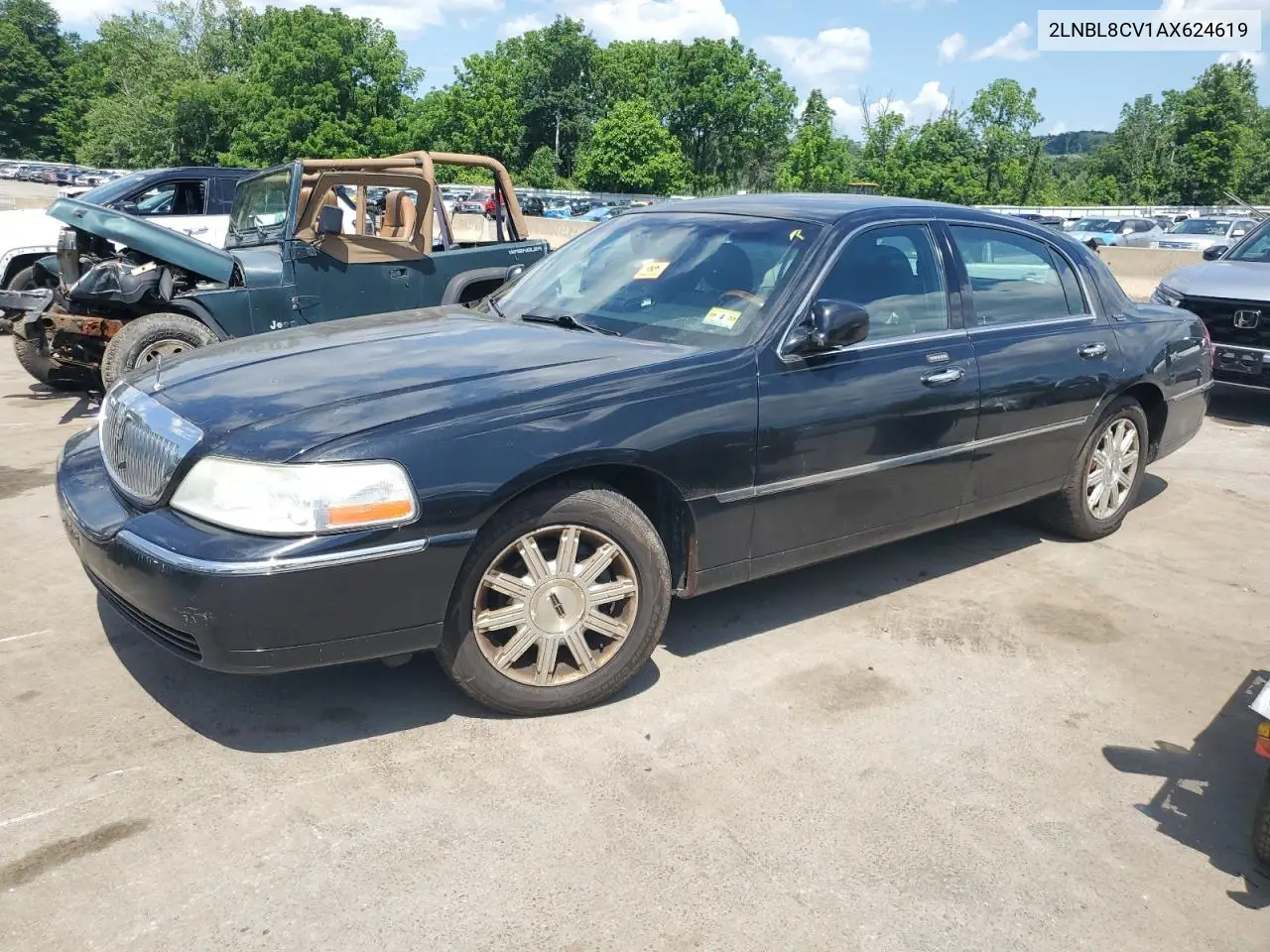 2010 Lincoln Town Car Signature Limited VIN: 2LNBL8CV1AX624619 Lot: 61801065