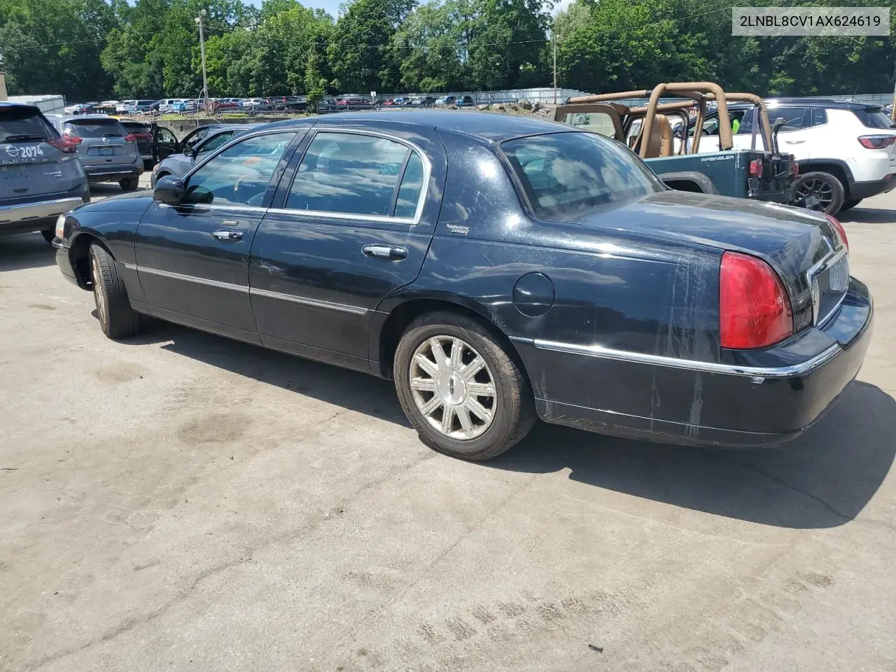 2010 Lincoln Town Car Signature Limited VIN: 2LNBL8CV1AX624619 Lot: 61801065