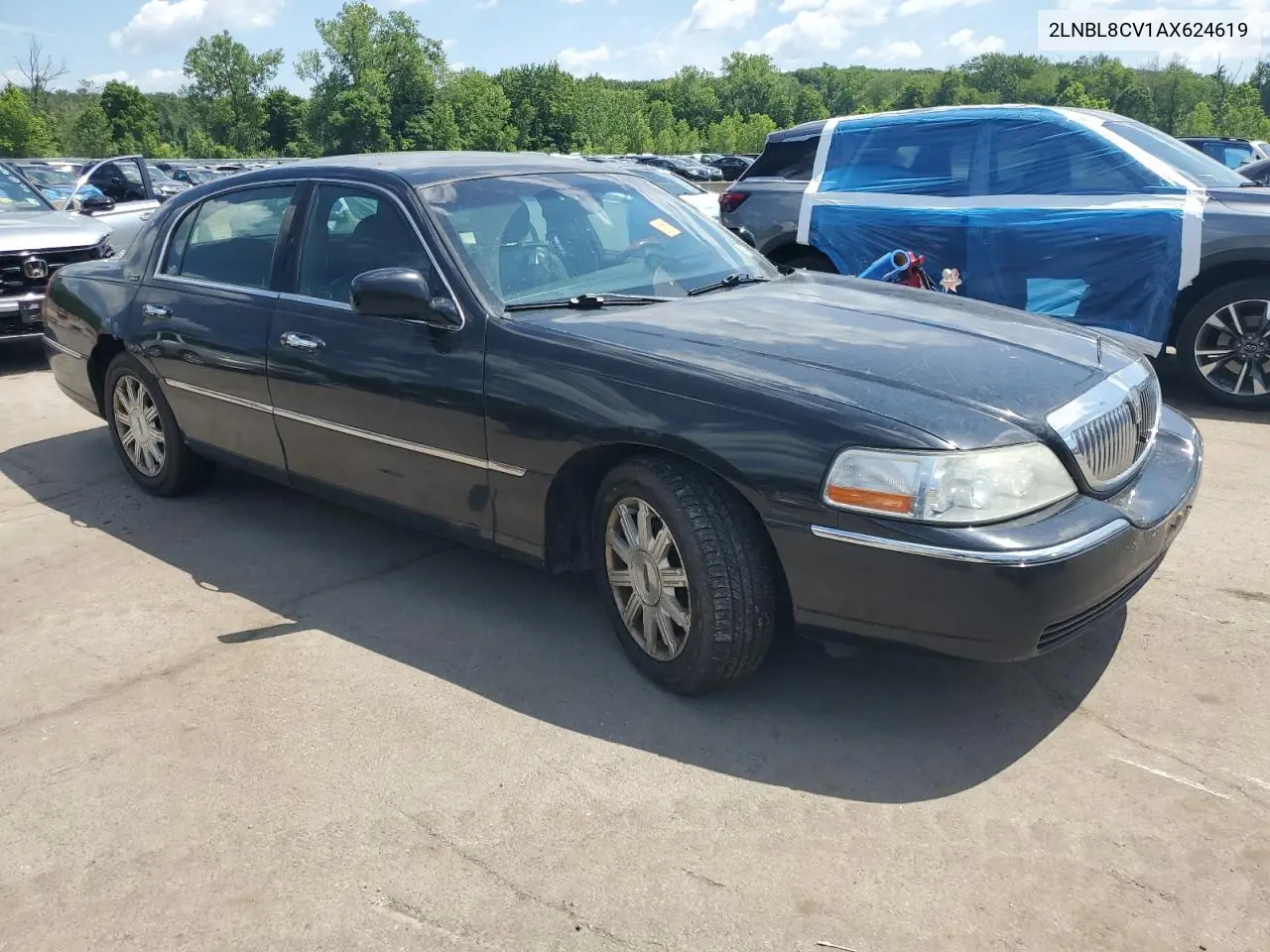 2010 Lincoln Town Car Signature Limited VIN: 2LNBL8CV1AX624619 Lot: 61801065