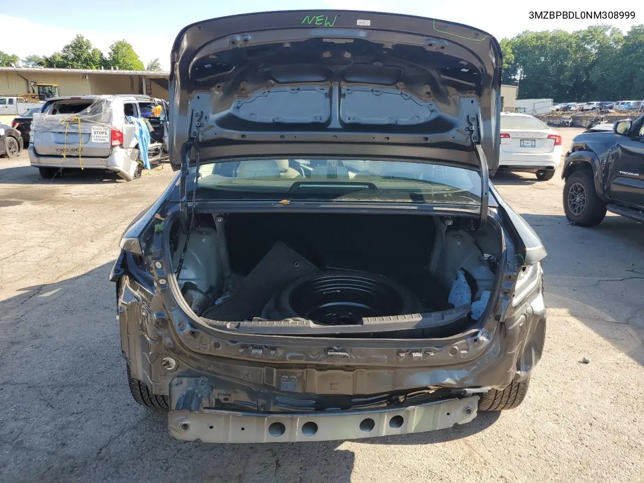 2022 Mazda 3 Premium VIN: 3MZBPBDL0NM308999 Lot: 62640635