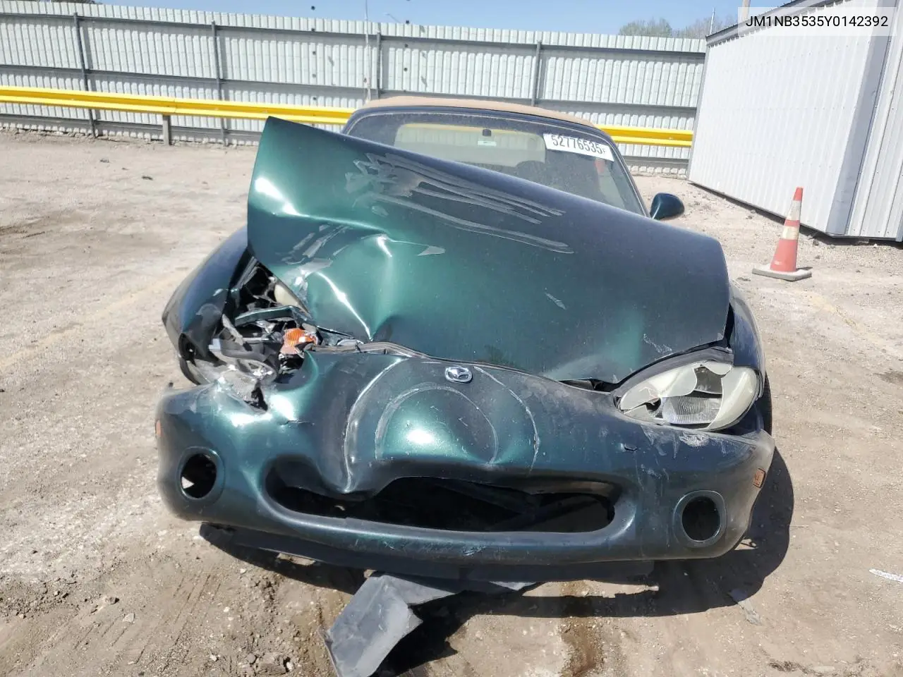2000 Mazda Mx-5 Miata Base VIN: JM1NB3535Y0142392 Lot: 52776535