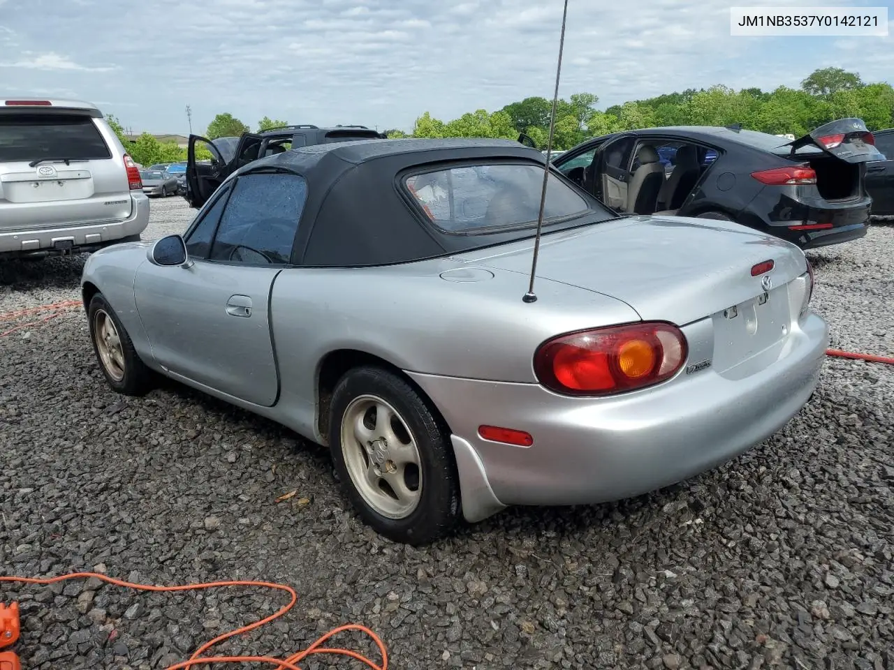 2000 Mazda Mx-5 Miata Base VIN: JM1NB3537Y0142121 Lot: 55921515