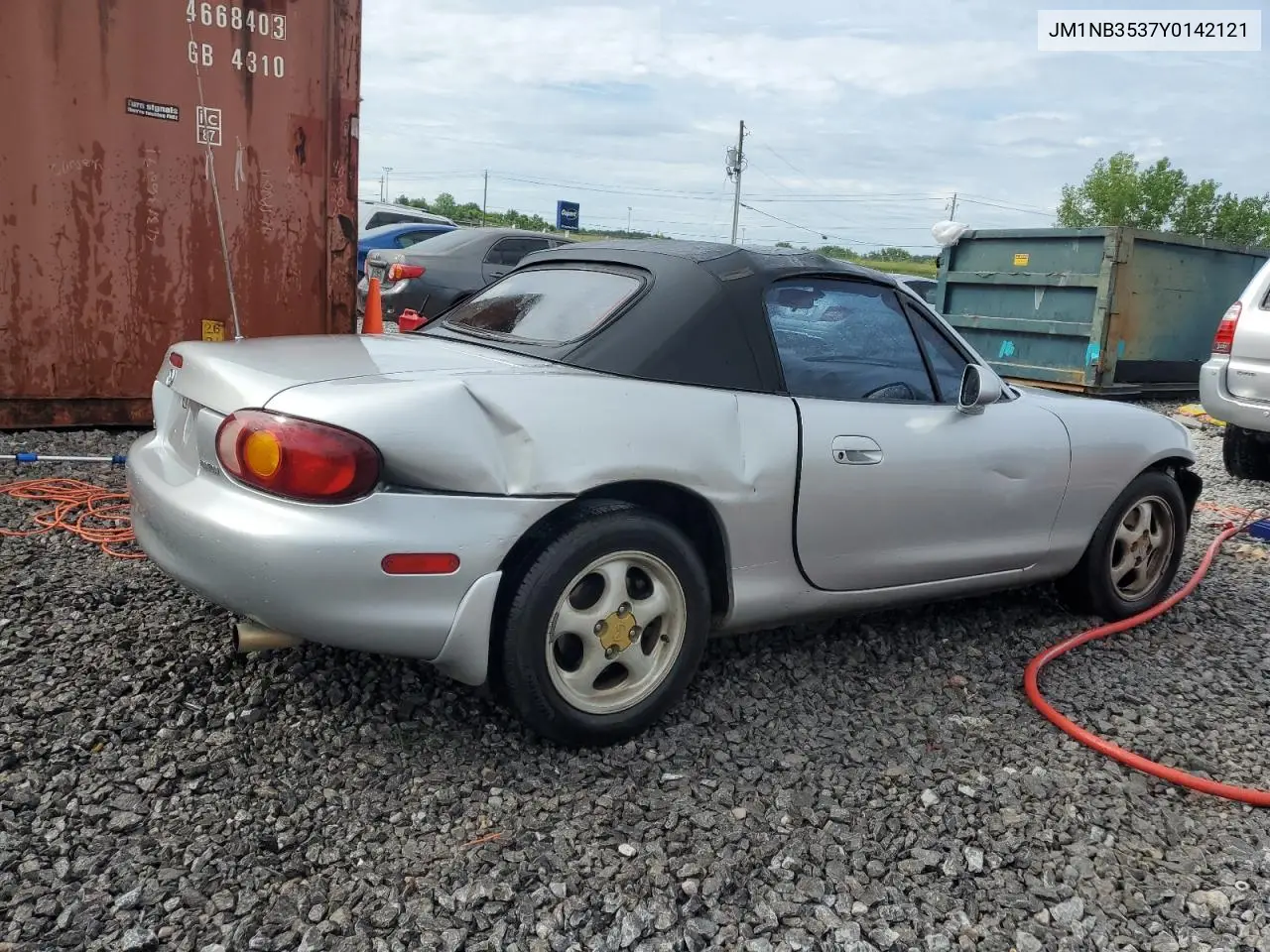 2000 Mazda Mx-5 Miata Base VIN: JM1NB3537Y0142121 Lot: 55921515