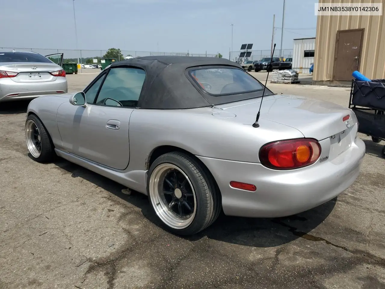 2000 Mazda Mx-5 Miata Base VIN: JM1NB3538Y0142306 Lot: 60708835
