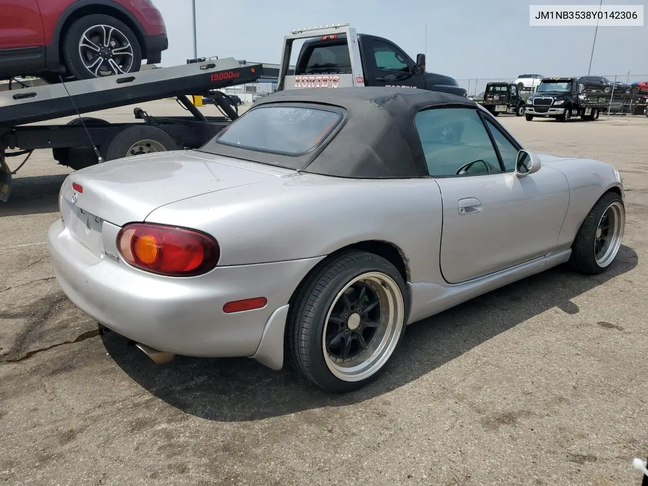 2000 Mazda Mx-5 Miata Base VIN: JM1NB3538Y0142306 Lot: 60708835