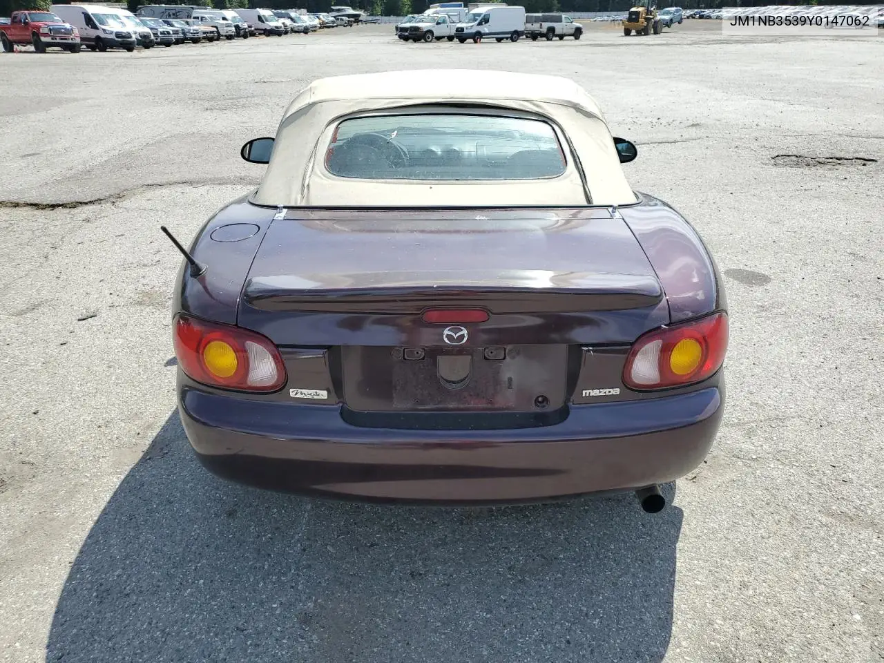 2000 Mazda Mx-5 Miata Base VIN: JM1NB3539Y0147062 Lot: 60868195