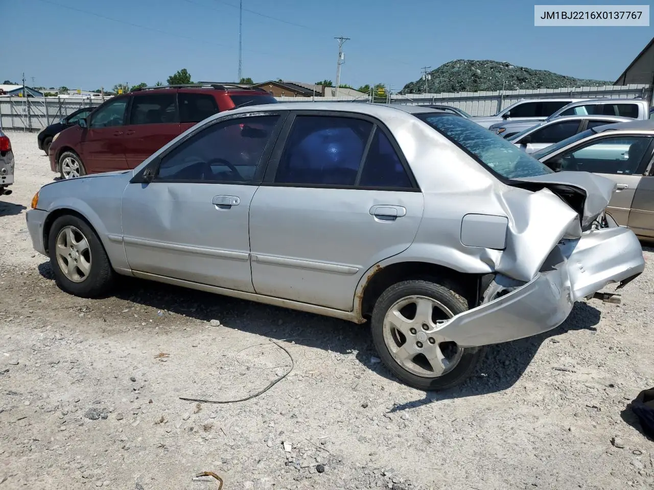 1999 Mazda Protege Es VIN: JM1BJ2216X0137767 Lot: 59116315