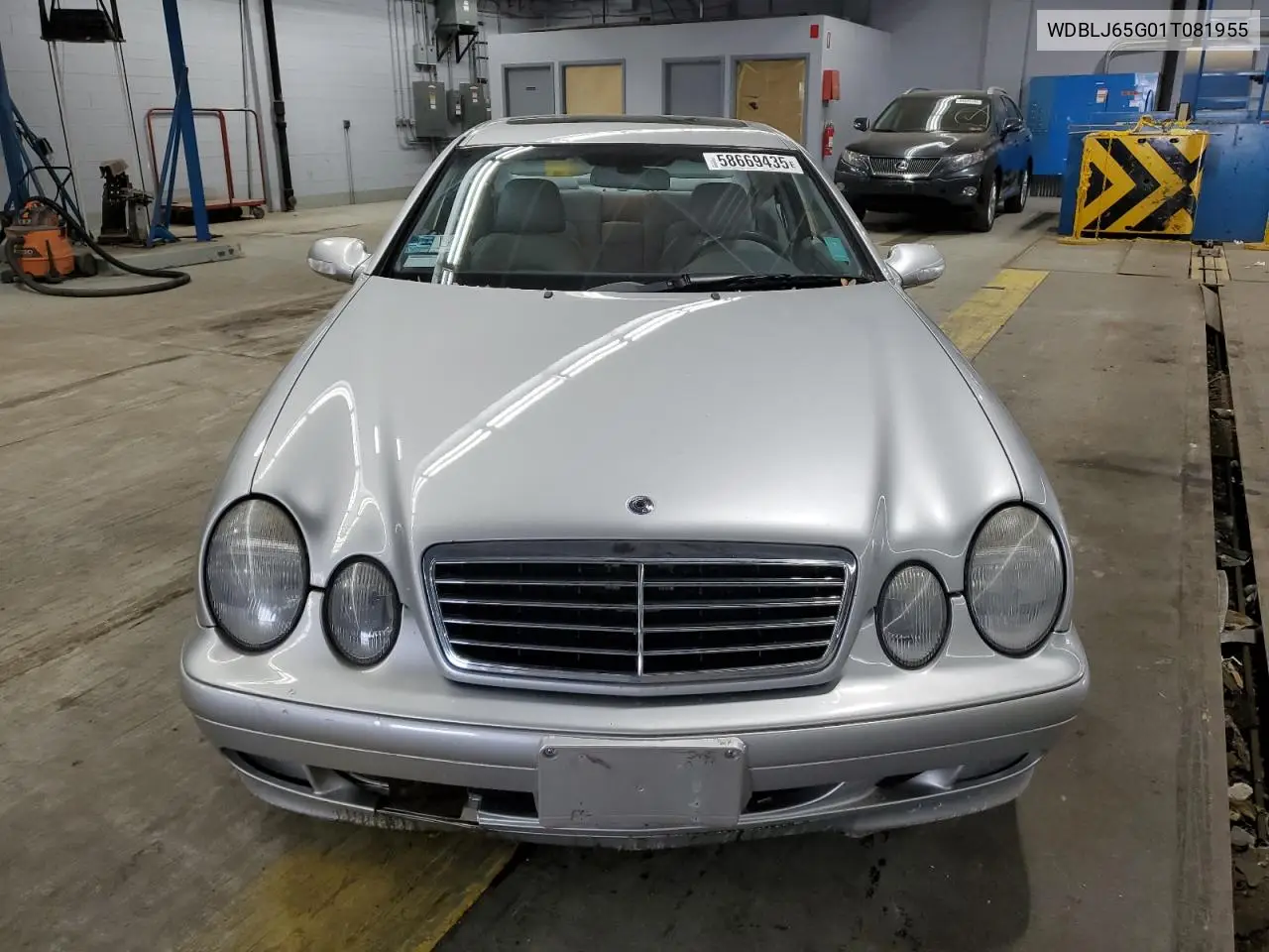 2001 Mercedes-Benz Clk 320 VIN: WDBLJ65G01T081955 Lot: 58669435