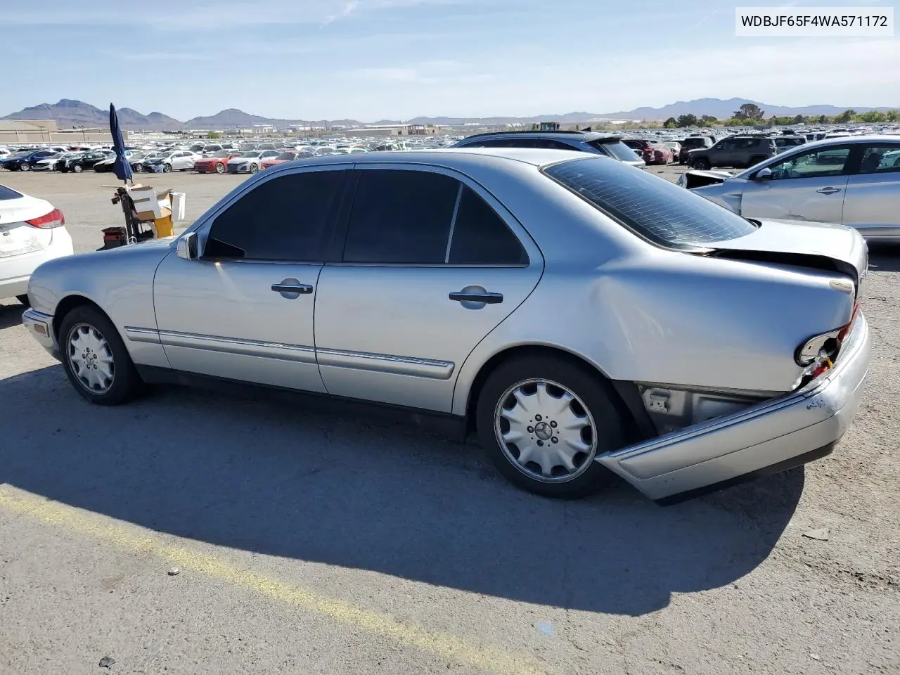 1998 Mercedes-Benz E 320 VIN: WDBJF65F4WA571172 Lot: 52113525