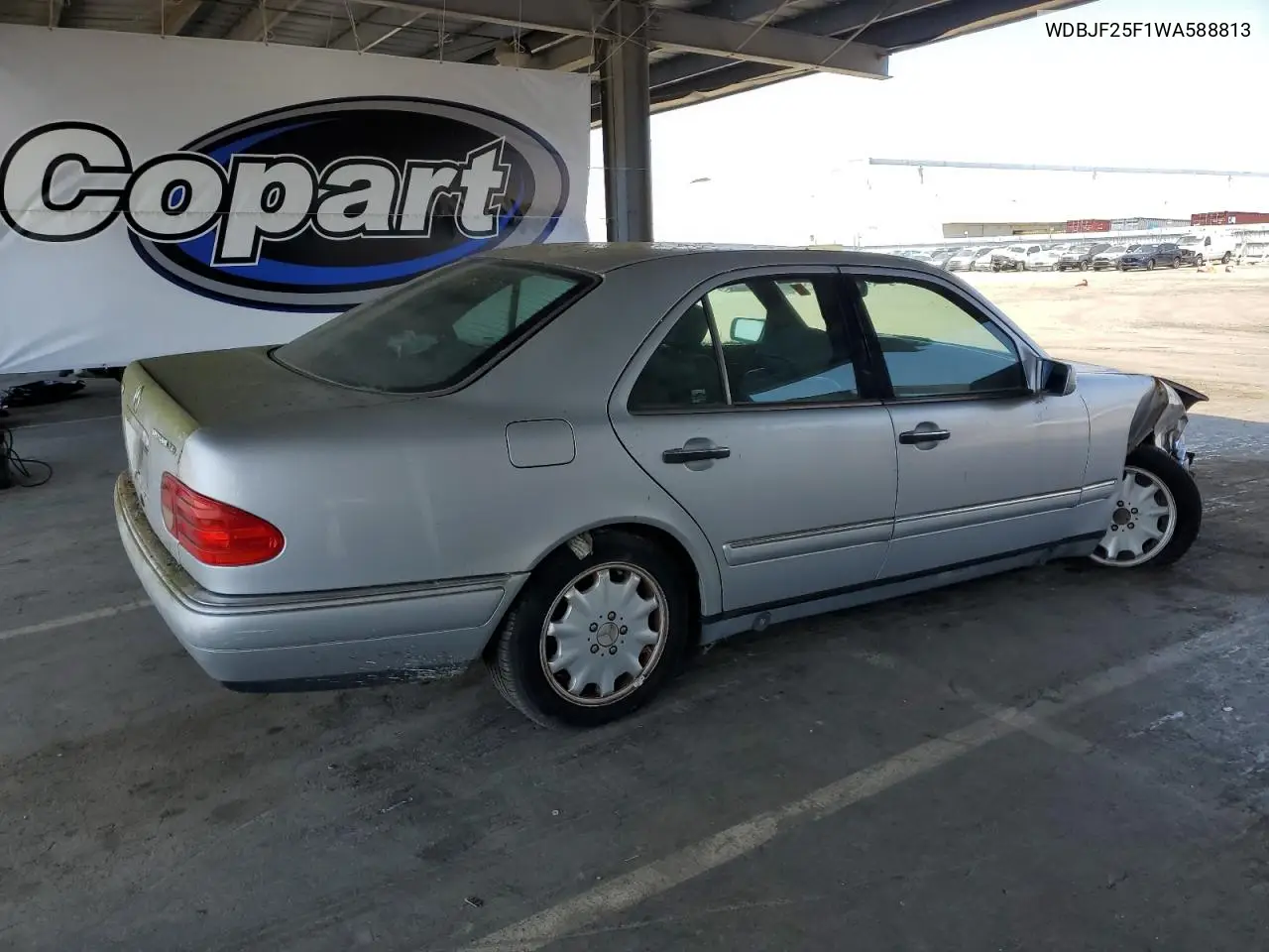 1998 Mercedes-Benz E 300Td VIN: WDBJF25F1WA588813 Lot: 60276895