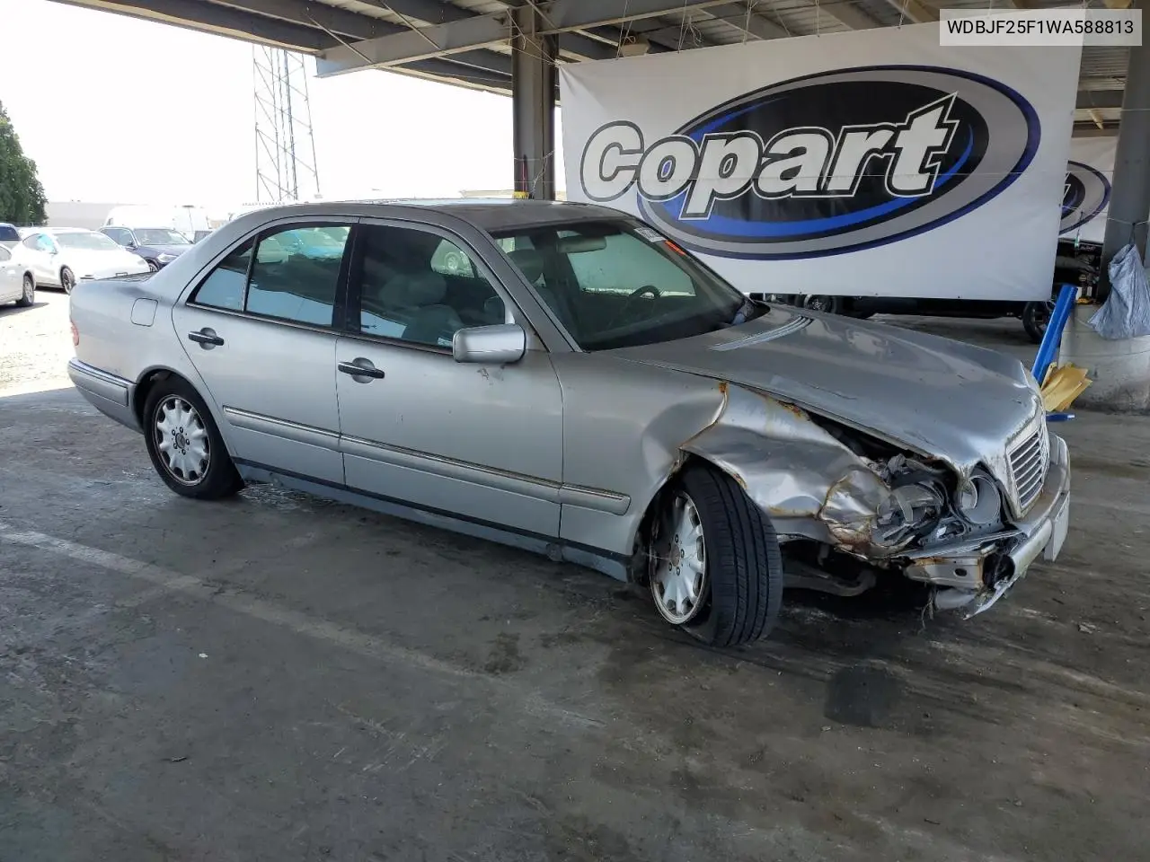 1998 Mercedes-Benz E 300Td VIN: WDBJF25F1WA588813 Lot: 60276895