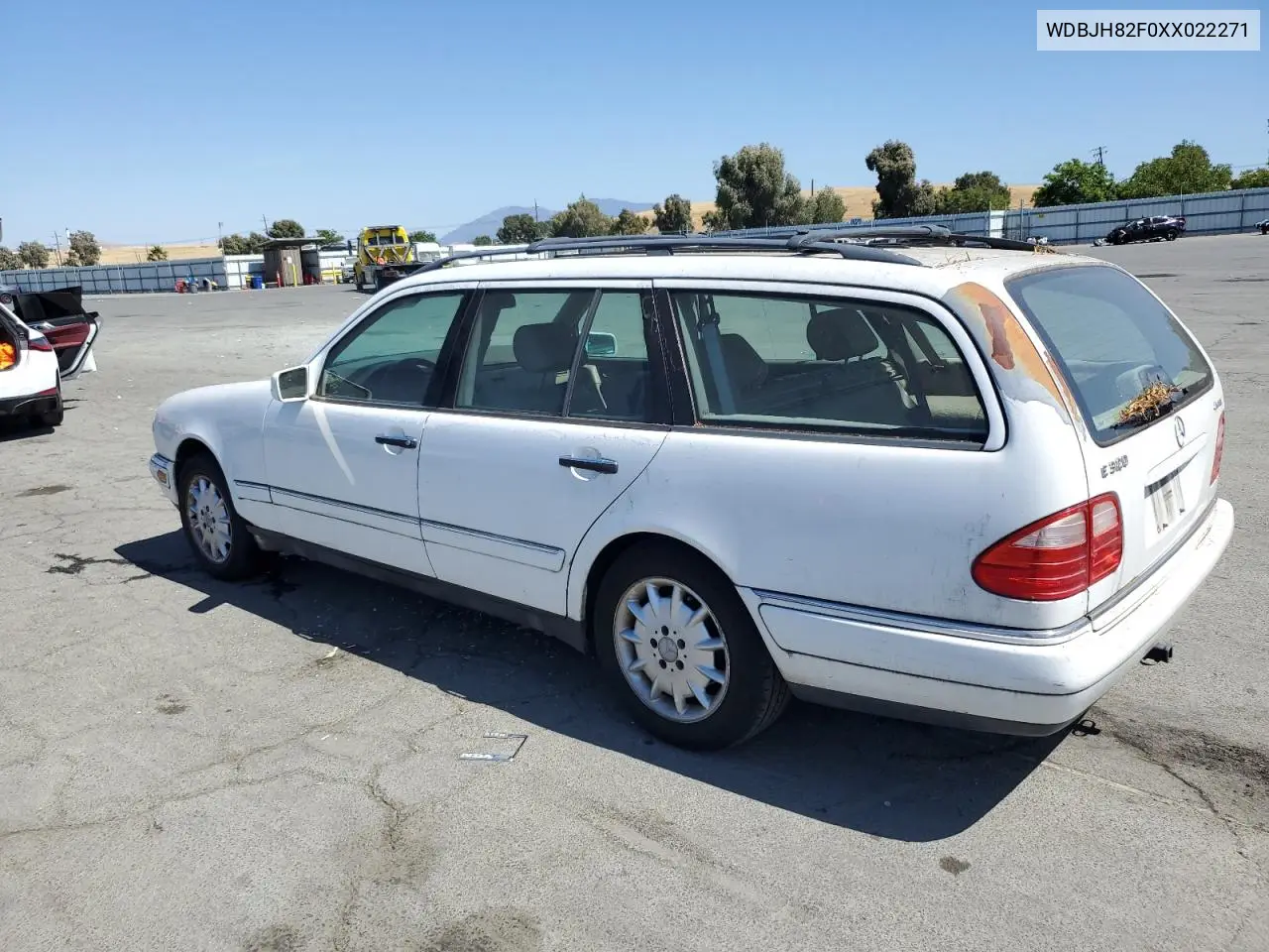 1999 Mercedes-Benz E 320 4Matic VIN: WDBJH82F0XX022271 Lot: 62675895