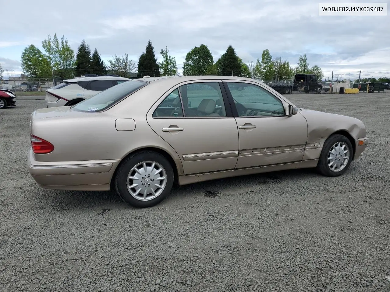 2000 Mercedes-Benz E 320 4Matic VIN: WDBJF82J4YX039487 Lot: 54980315