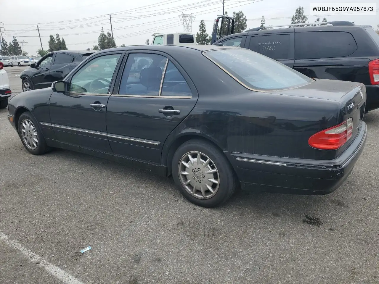 2000 Mercedes-Benz E 320 VIN: WDBJF65G9YA957873 Lot: 61720345