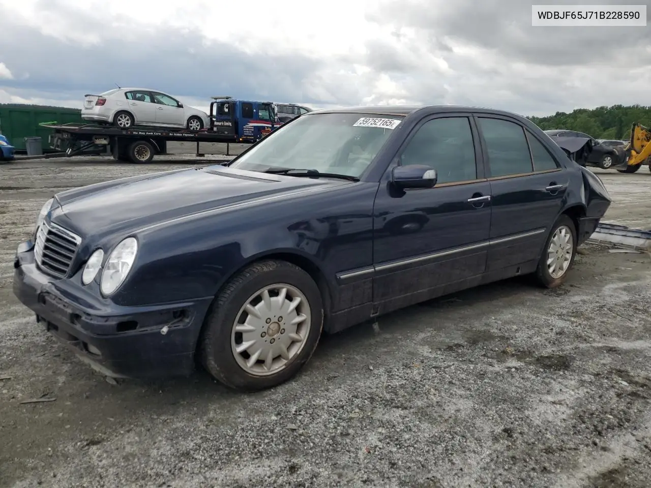2001 Mercedes-Benz E 320 VIN: WDBJF65J71B228590 Lot: 59752165