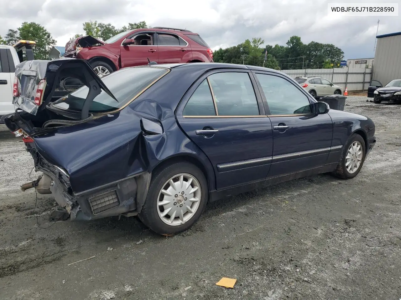 2001 Mercedes-Benz E 320 VIN: WDBJF65J71B228590 Lot: 59752165