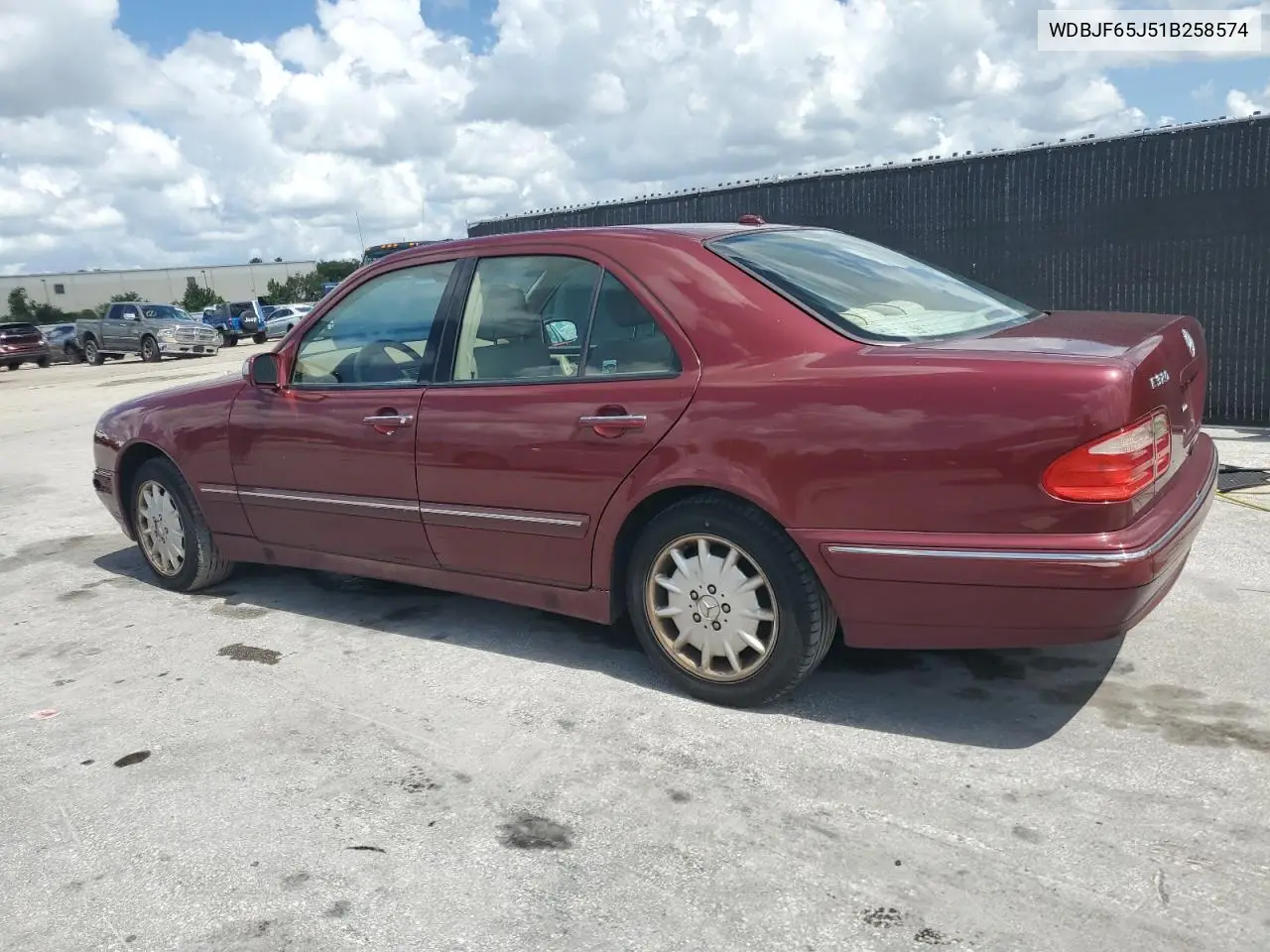 2001 Mercedes-Benz E 320 VIN: WDBJF65J51B258574 Lot: 61966765