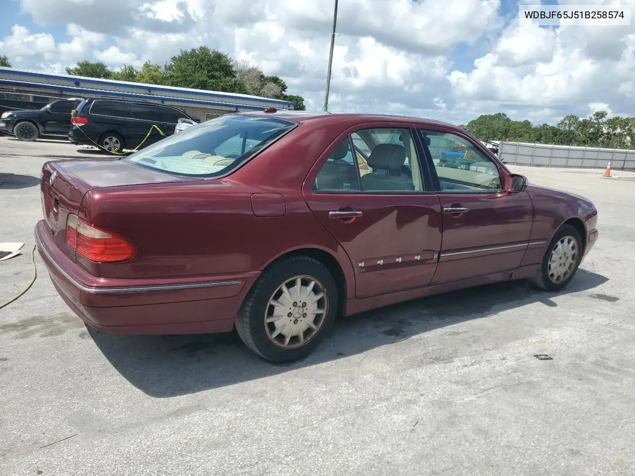 2001 Mercedes-Benz E 320 VIN: WDBJF65J51B258574 Lot: 61966765
