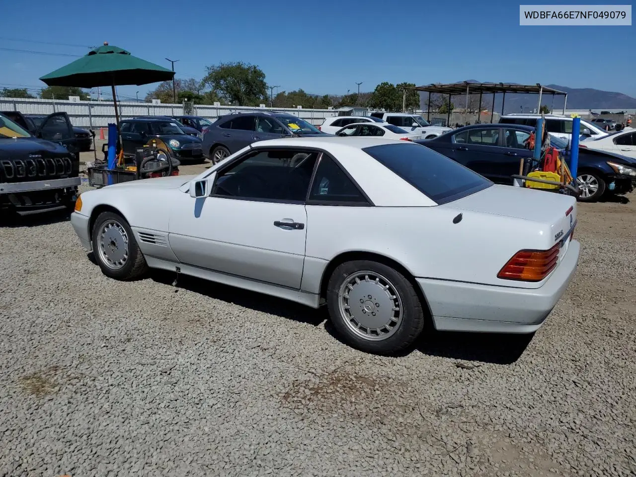 1992 Mercedes-Benz 500 Sl VIN: WDBFA66E7NF049079 Lot: 52642285