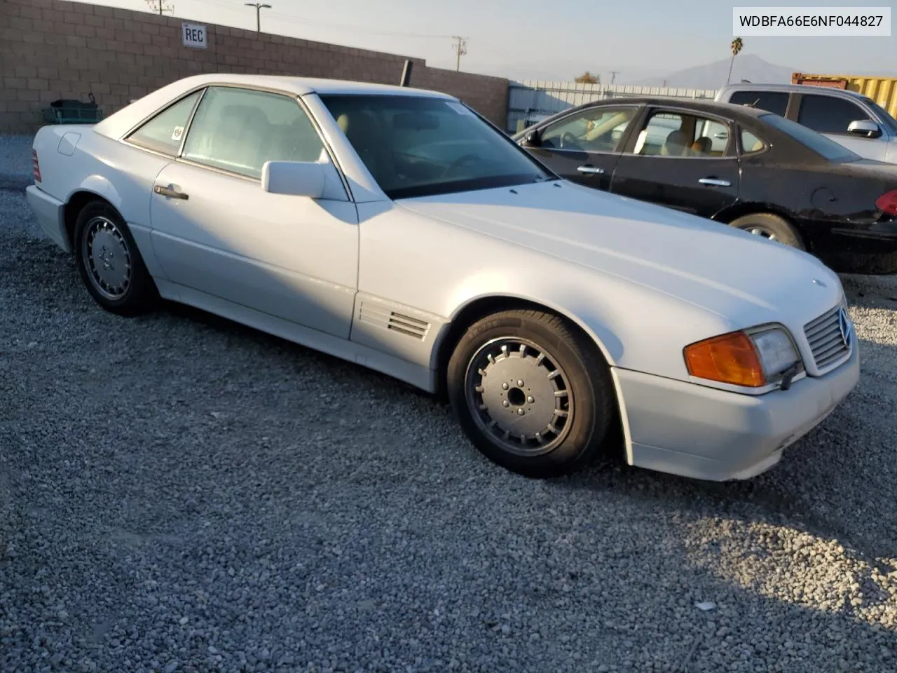1992 Mercedes-Benz 500 Sl VIN: WDBFA66E6NF044827 Lot: 75097374