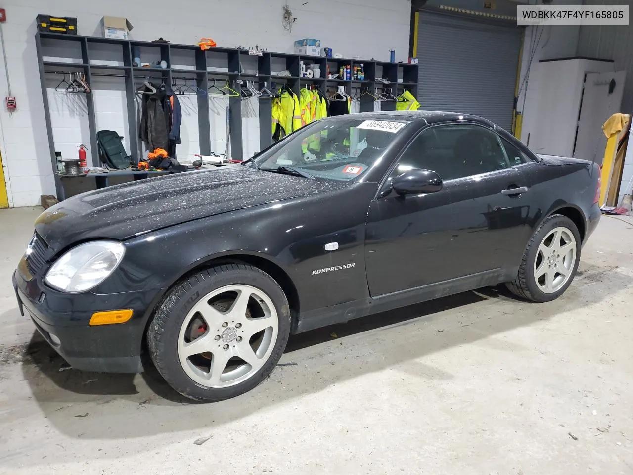 2000 Mercedes-Benz Slk 230 Kompressor VIN: WDBKK47F4YF165805 Lot: 86942634