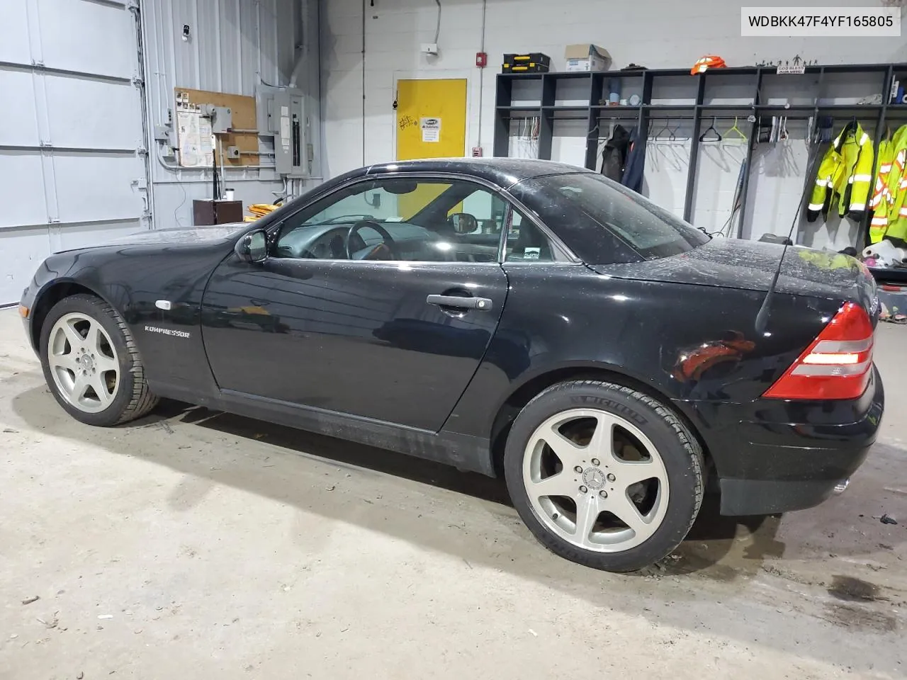 2000 Mercedes-Benz Slk 230 Kompressor VIN: WDBKK47F4YF165805 Lot: 86942634