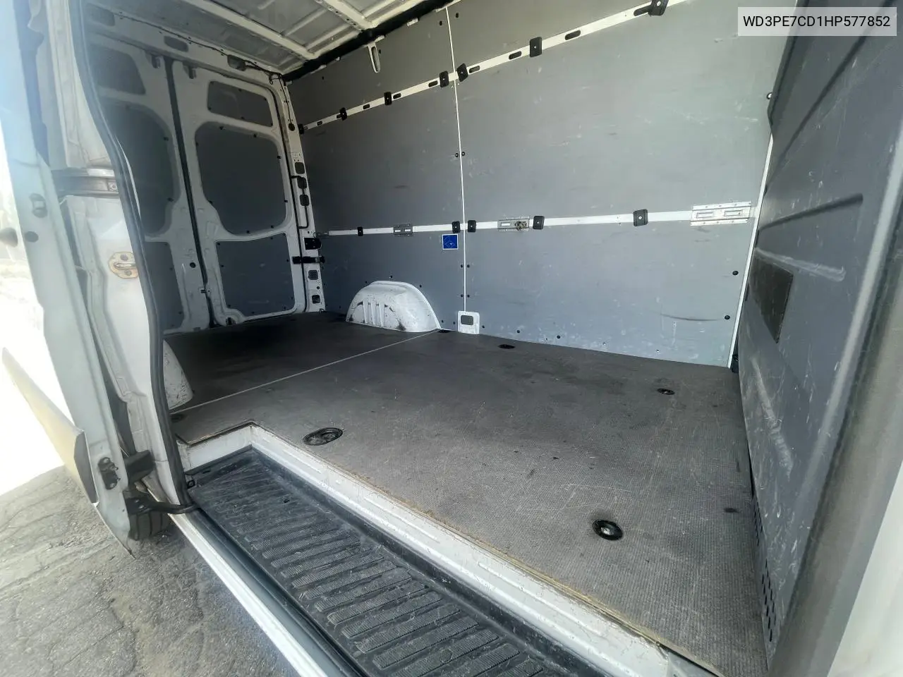 2017 Mercedes-Benz Sprinter 2500 VIN: WD3PE7CD1HP577852 Lot: 62957515