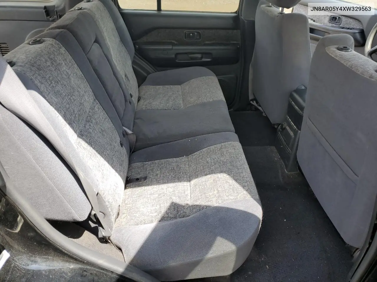 1999 Nissan Pathfinder Le VIN: JN8AR05Y4XW329563 Lot: 62726415