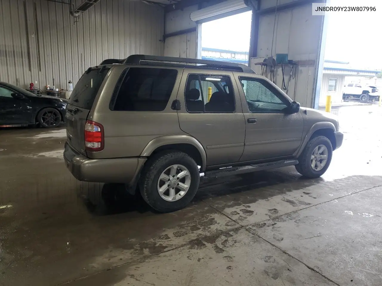 2003 Nissan Pathfinder Le VIN: JN8DR09Y23W807996 Lot: 56011985