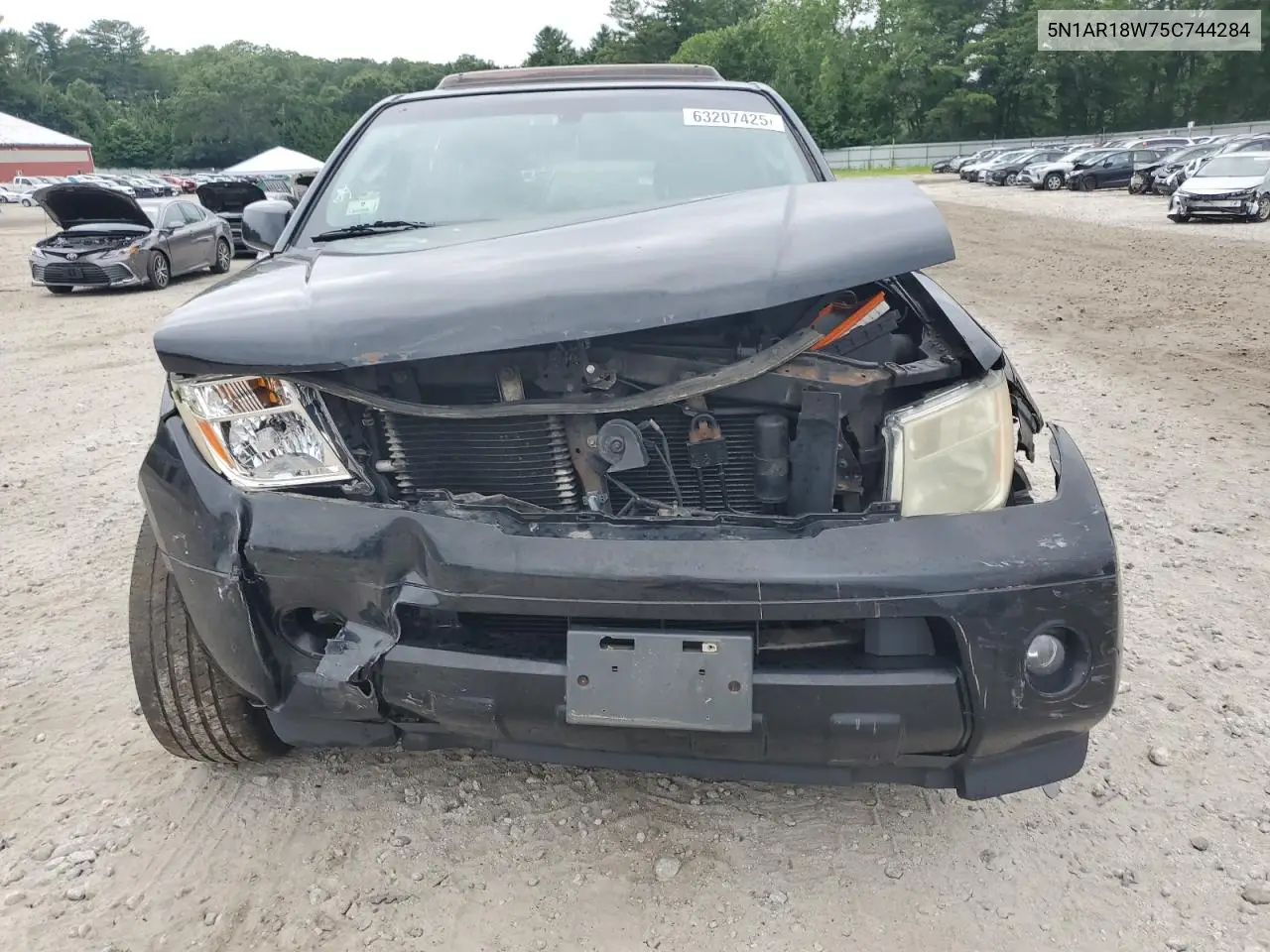 2005 Nissan Pathfinder Le VIN: 5N1AR18W75C744284 Lot: 63207425