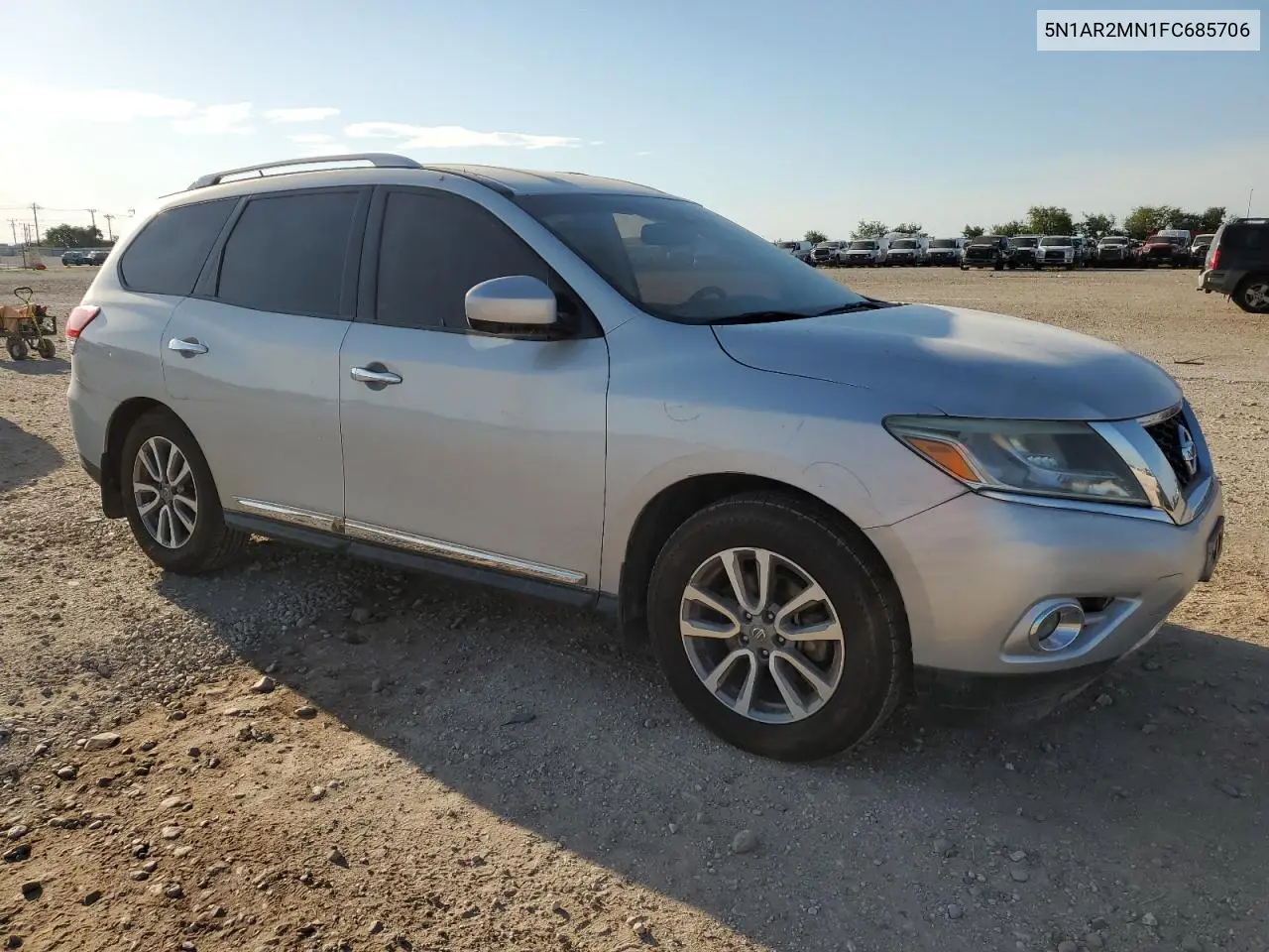 2015 Nissan Pathfinder S VIN: 5N1AR2MN1FC685706 Lot: 56060515