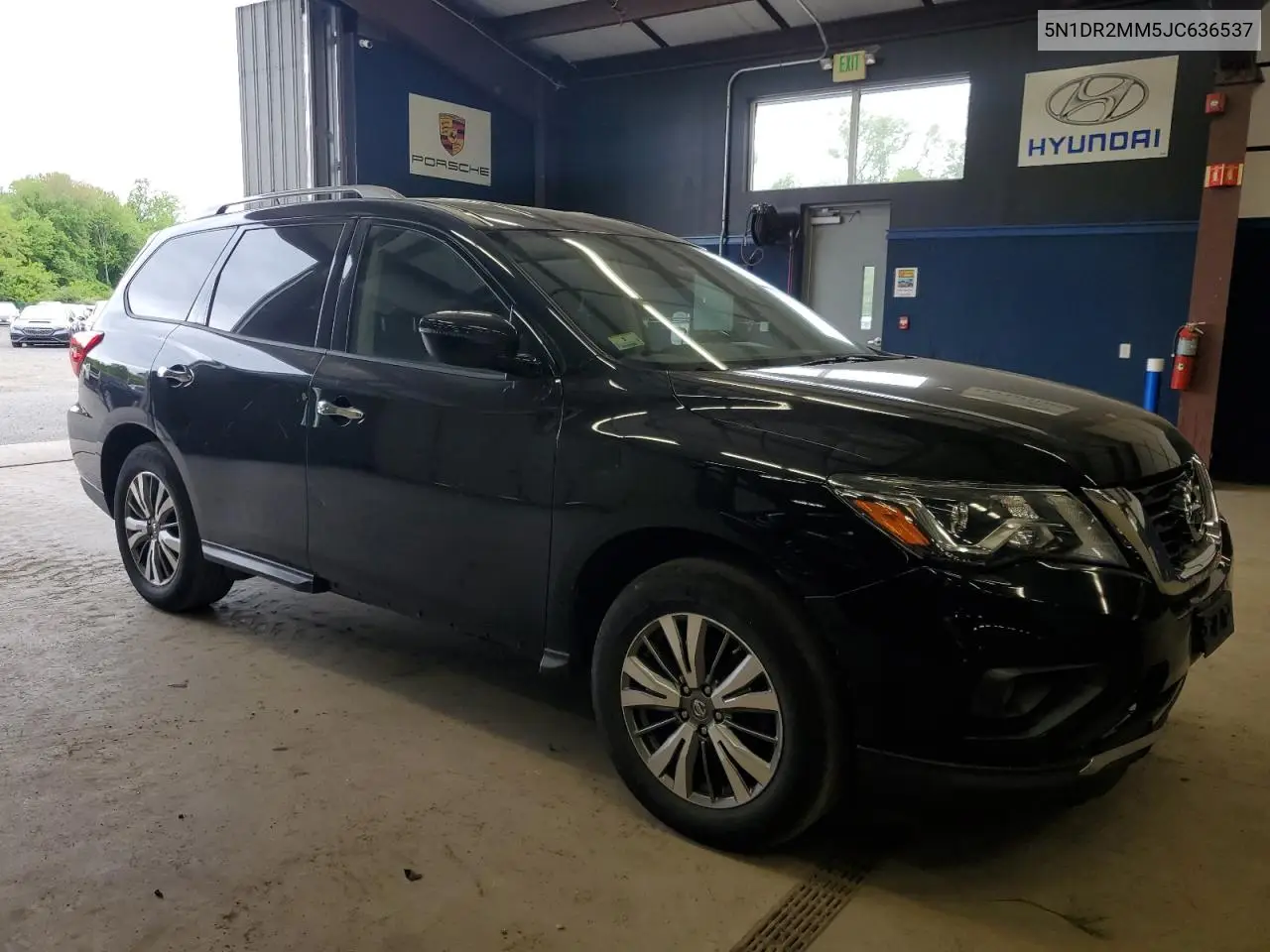 2018 Nissan Pathfinder S VIN: 5N1DR2MM5JC636537 Lot: 56322105