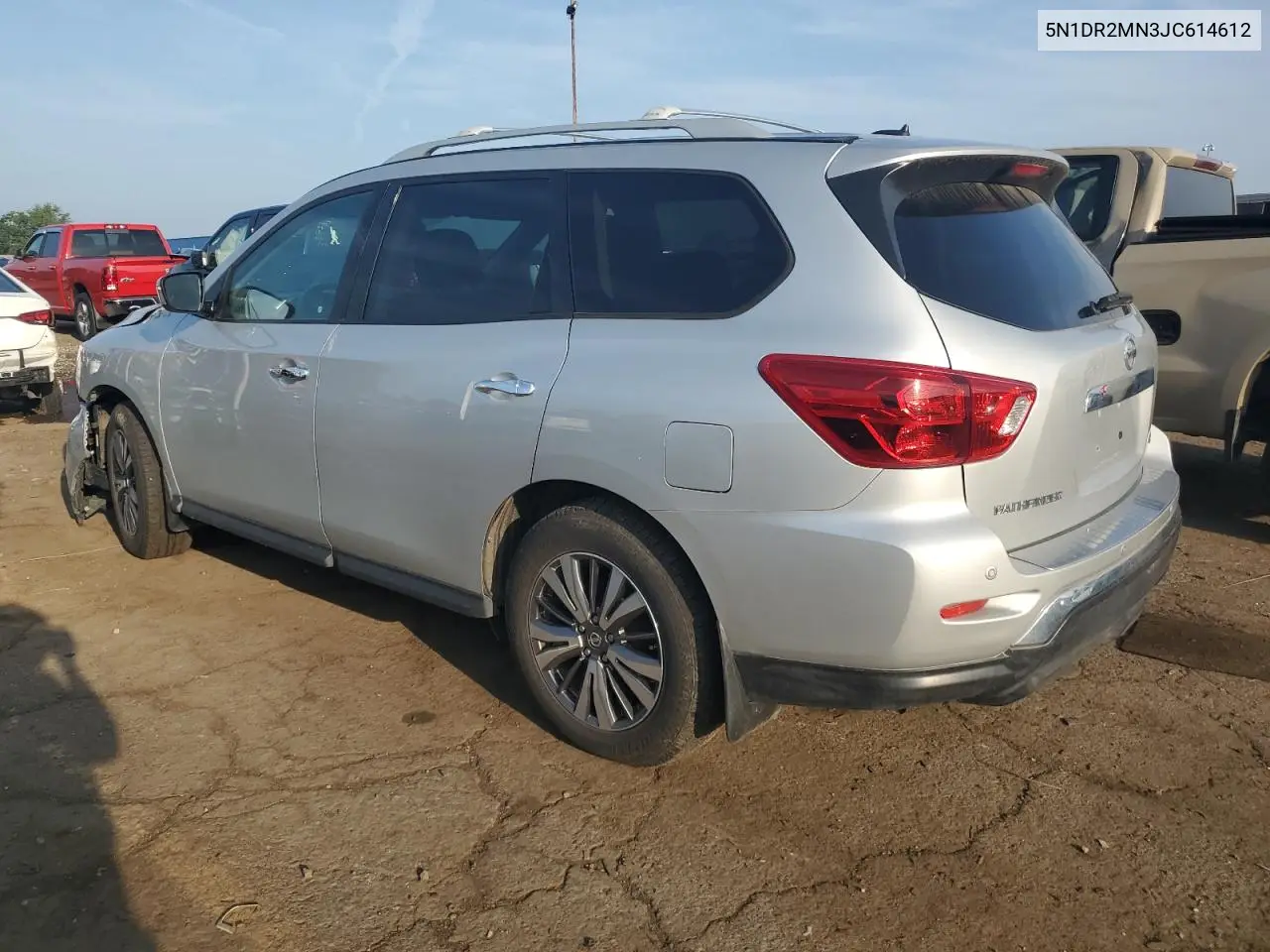 2018 Nissan Pathfinder S VIN: 5N1DR2MN3JC614612 Lot: 62236595