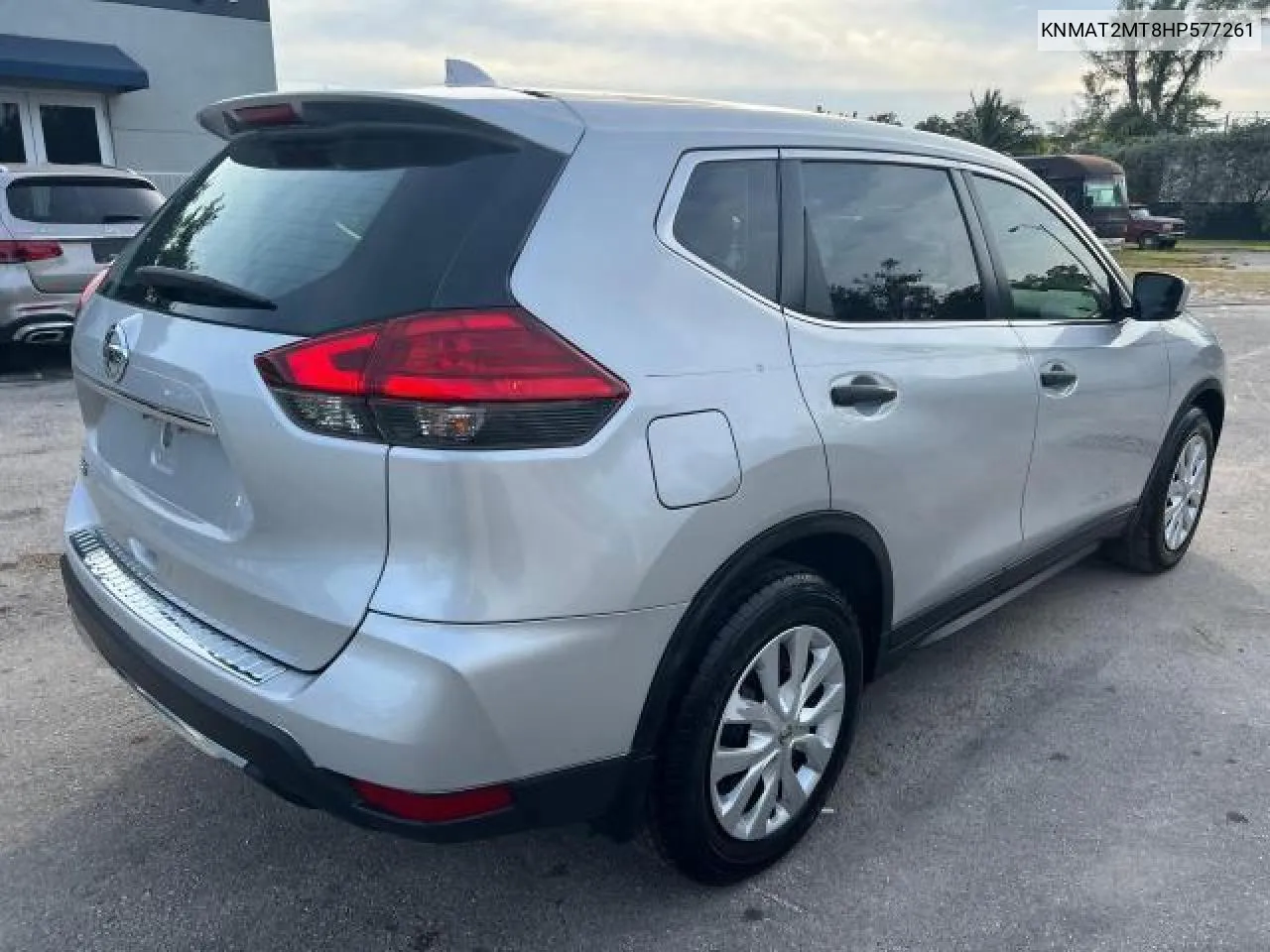 2017 Nissan Rogue S VIN: KNMAT2MT8HP577261 Lot: 42252345