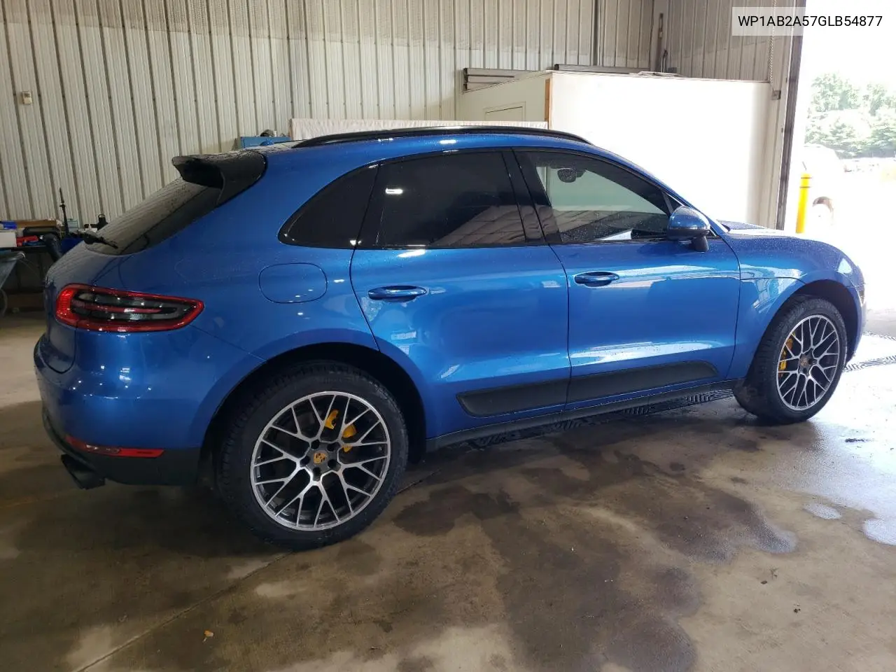 2016 Porsche Macan S VIN: WP1AB2A57GLB54877 Lot: 61536615