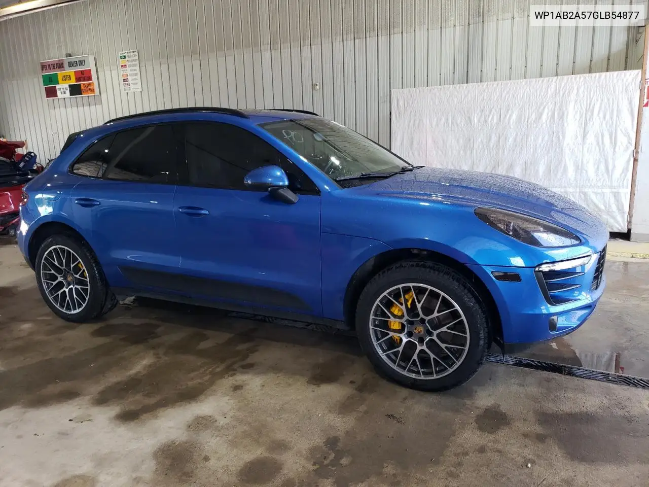 2016 Porsche Macan S VIN: WP1AB2A57GLB54877 Lot: 61536615